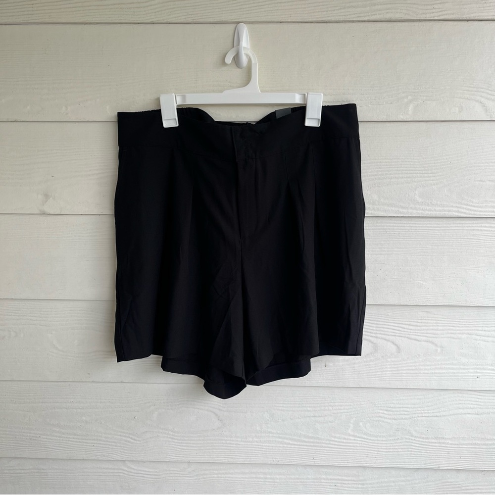NWT Wide Leg Studio Crepe Short Deep Black. Size: 18 - Picture 6 of 9